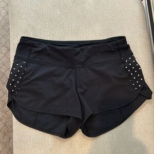 Lululemon Speed-Up Mid-Rise Short Lined 2.5” inseam. Size 4.